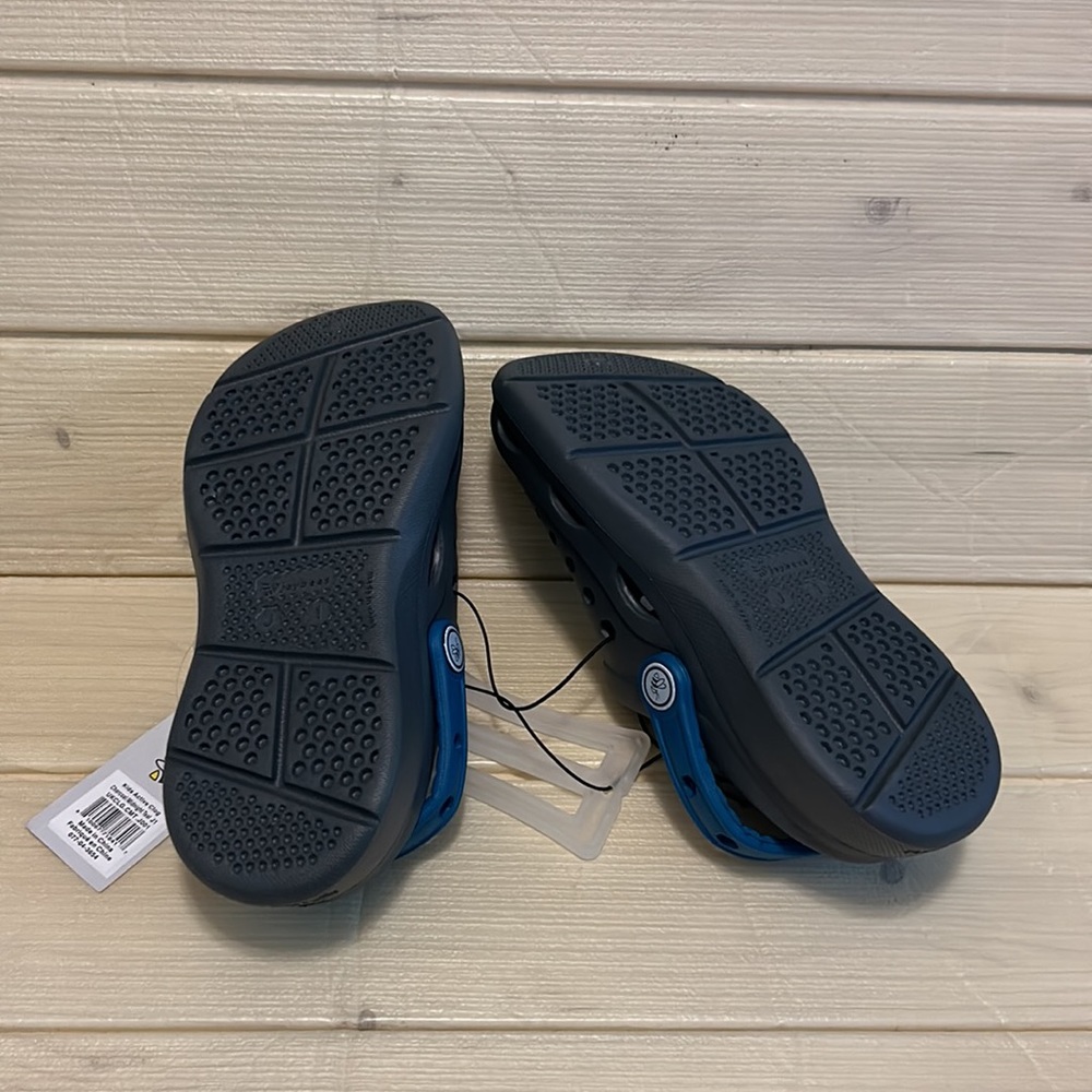 Kids active clogs NWT - Picture 4 of 5